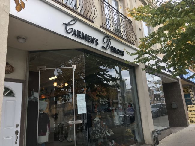 Storefront of Carmen's Designs.