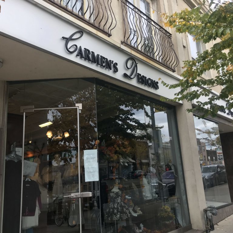 Storefront of Carmen's Designs.
