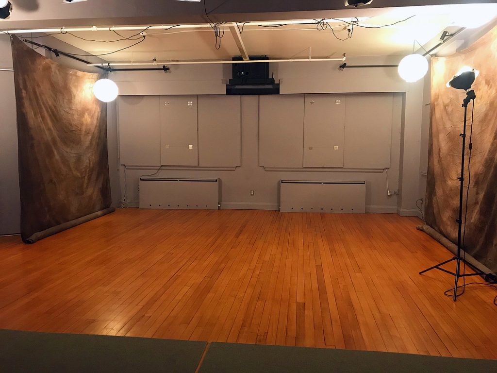 Miriam Laurence’s studio, a lilac calm before a storm of students enter to stretch physical and vocal muscles. Laurence sets up the lighting to make more room for students depending on each class, as some are more intimate than others. On March 7, 2020. (Adriana Fiorante/T•).