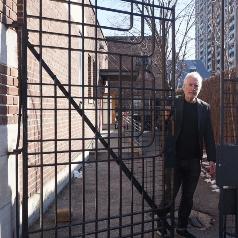 DSC01308 Man in a black outfit opening gates.
