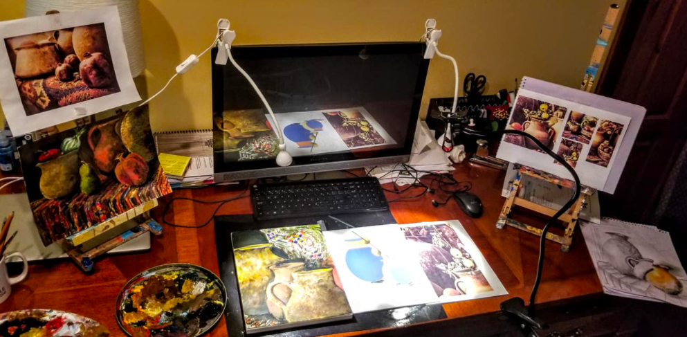 Ixchel Suárez's work space at home