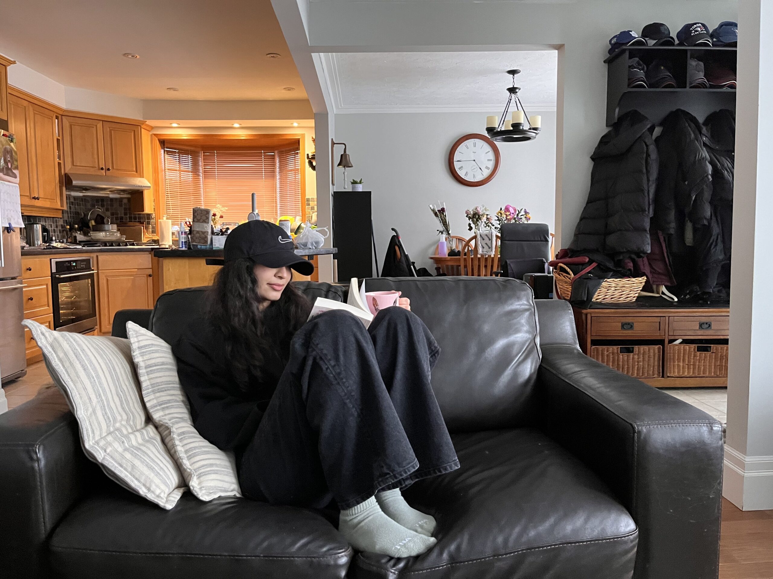 girl on couch reading