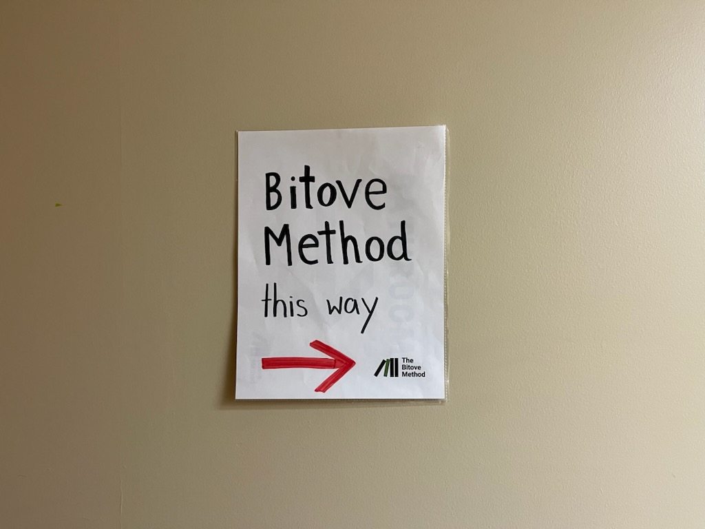 Sign pointing towards the Bitove Method.
